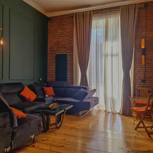 Floor Apartment+balcony In Sololaki / 25 Тбилиси