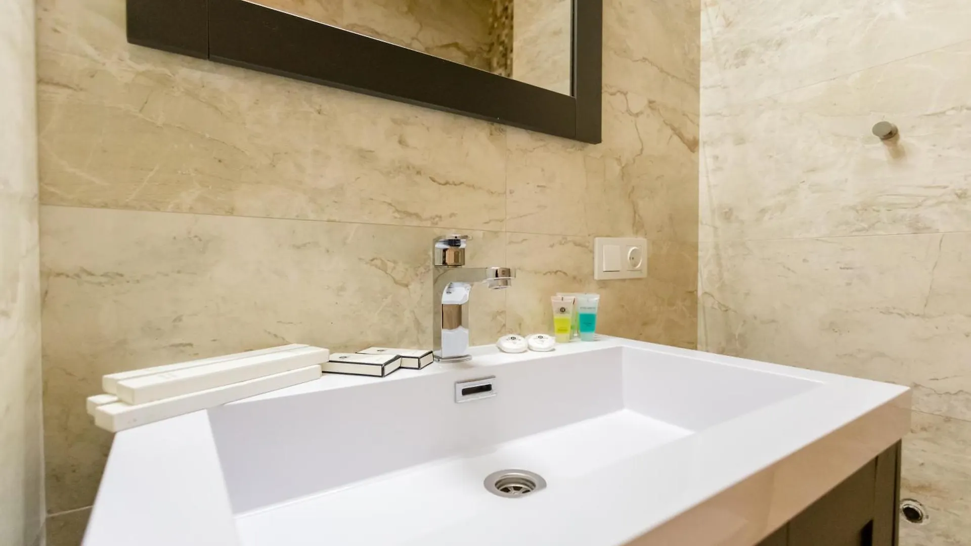 Fabulous Apartment On Rustaveli Avenue Tbilisi