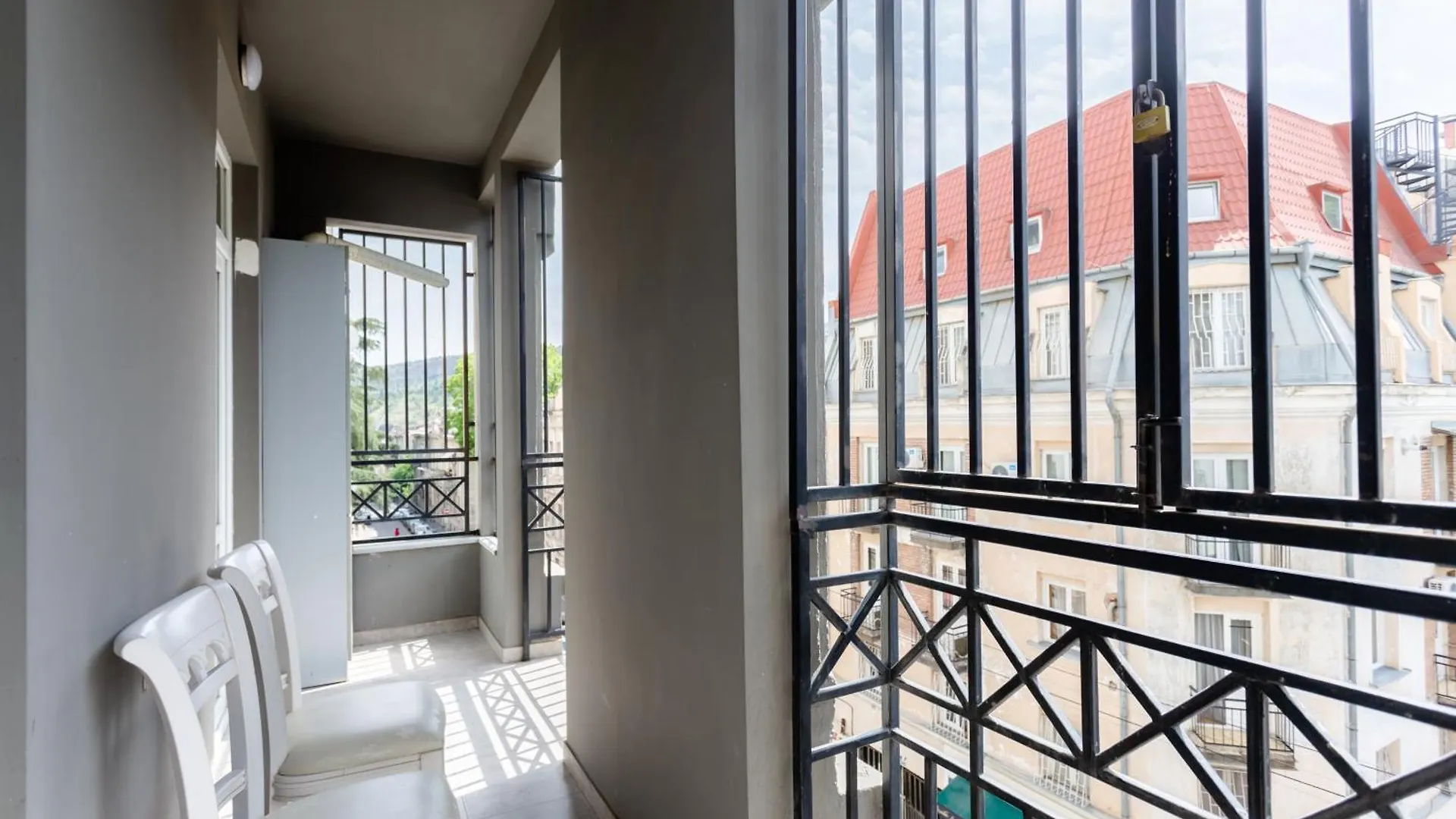Fabulous Apartment On Rustaveli Avenue Tbilisi
