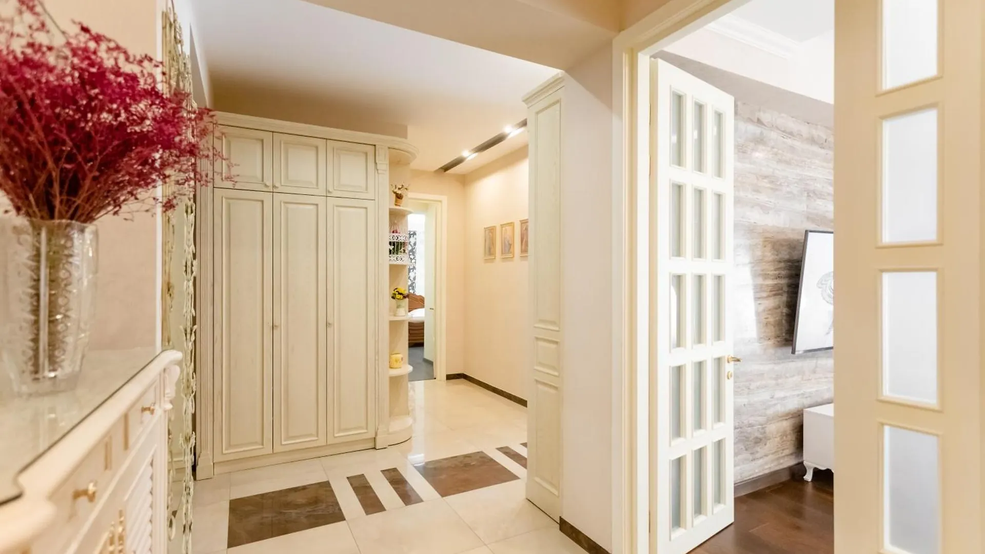 Fabulous Apartment On Rustaveli Avenue Tbilisi