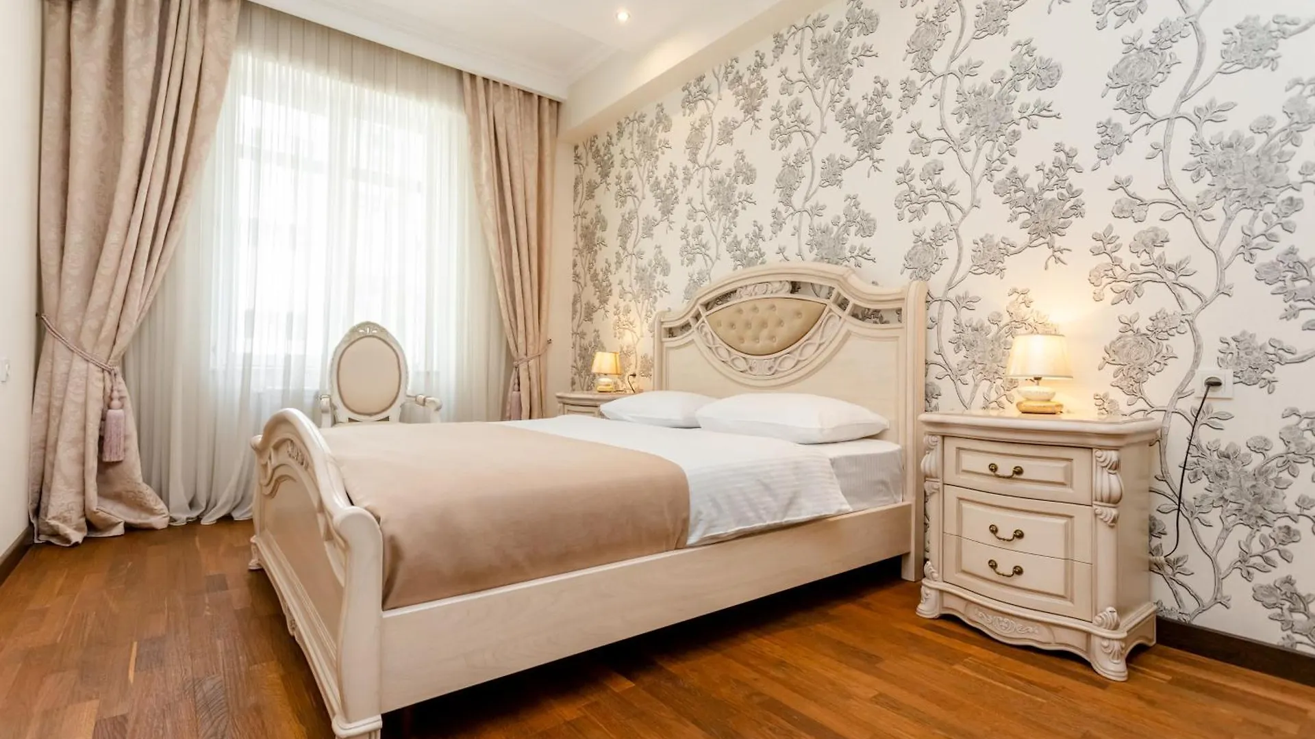Fabulous Apartment On Rustaveli Avenue Tbilisi